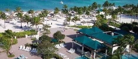 Utomhuspool och uppvärmd pool