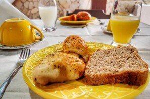 Free daily continental breakfast  - Carpe Diem Pousada (Cairu)