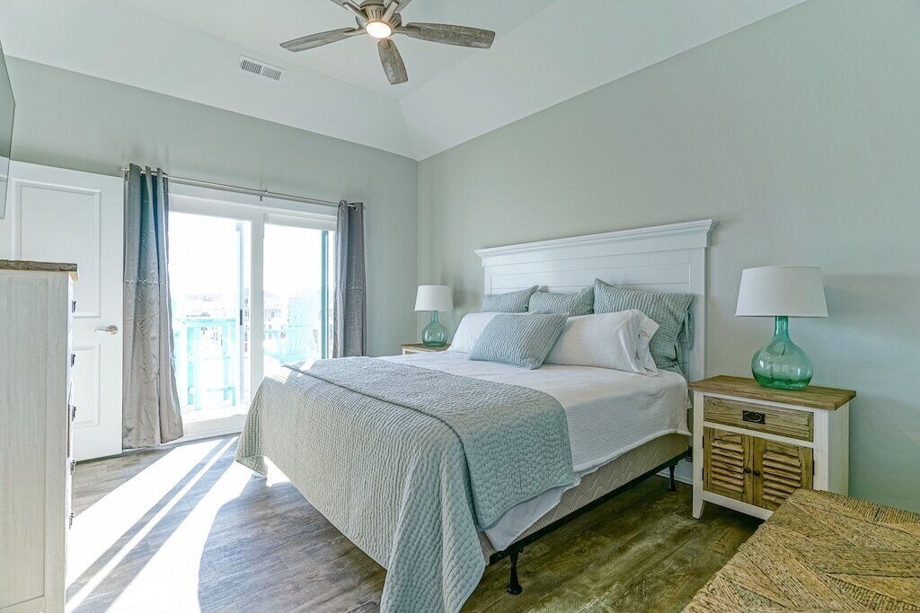 OIB EAST END PARADISE  Private Pool Family Layout and Ocean Views  Sleeps 12-14.