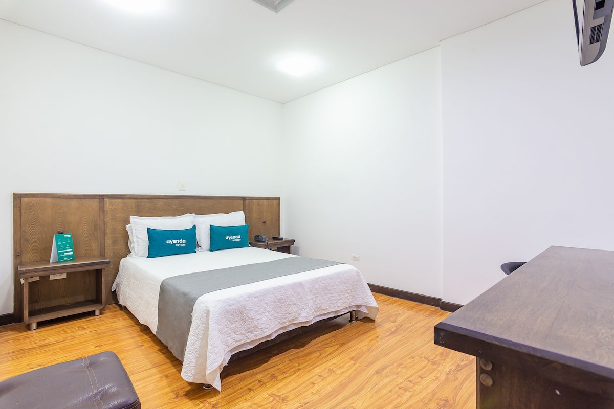 Standard Double Room | Hypo-allergenic bedding, iron/ironing board, free WiFi, bed sheets