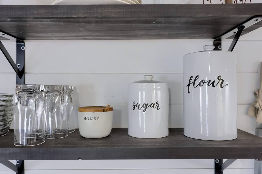 Charming 2 bedroom w/ Firepit and Outdoor Space