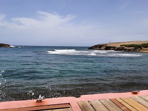 Beach nearby, sun loungers, beach towels