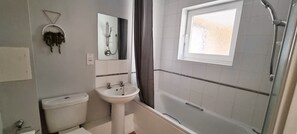 Combined shower/tub, hair dryer, towels, soap