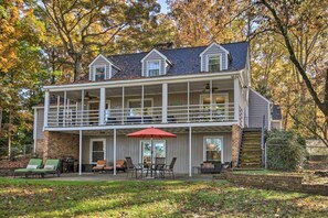 Exterior - Beautiful 5 Acre Lakefront Private Retreat w/ Boat Dock, Hot Tub, 5 Bdrm/ 5 bath (Anderson)