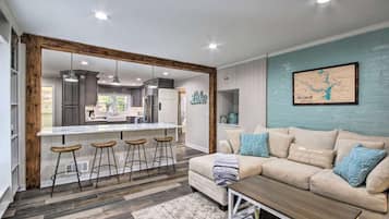 TV connectée, cheminée, jeux vidéo, livres