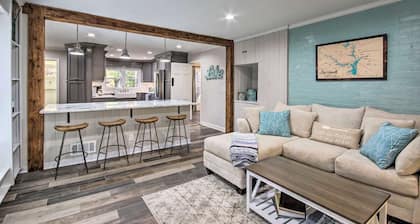 Beautiful 5 Acre Lakefront Private Retreat w/ Boat Dock, Hot Tub, 5 Bdrm/ 5 bath