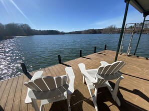Terrace/patio - Beautiful 5 Acre Lakefront Private Retreat w/ Boat Dock, Hot Tub, 5 Bdrm/ 5 bath (Anderson)