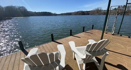 Beautiful 5 Acre Lakefront Private Retreat w/ Boat Dock, Hot Tub, 5 Bdrm/ 5 bath