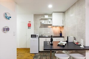 冰箱、微波炉、炉灶、茶具/咖啡用具