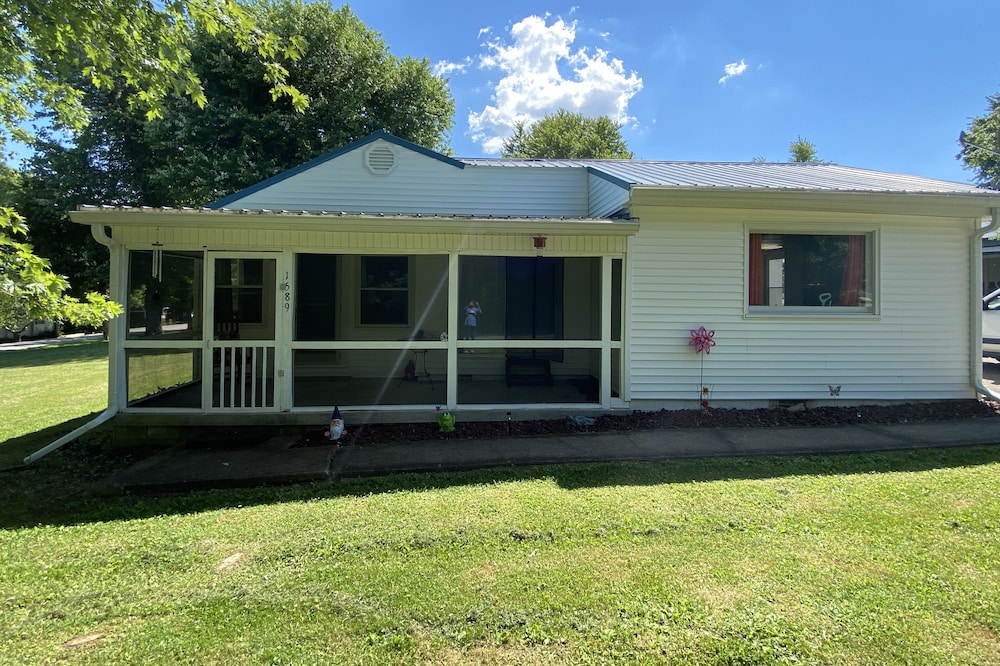 2 Minutes to Rough River Lake, Boat Ramp, Nick's Boat Dock, Campground, & Beach!