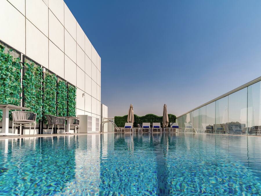 Outdoor pool, lifeguards on site