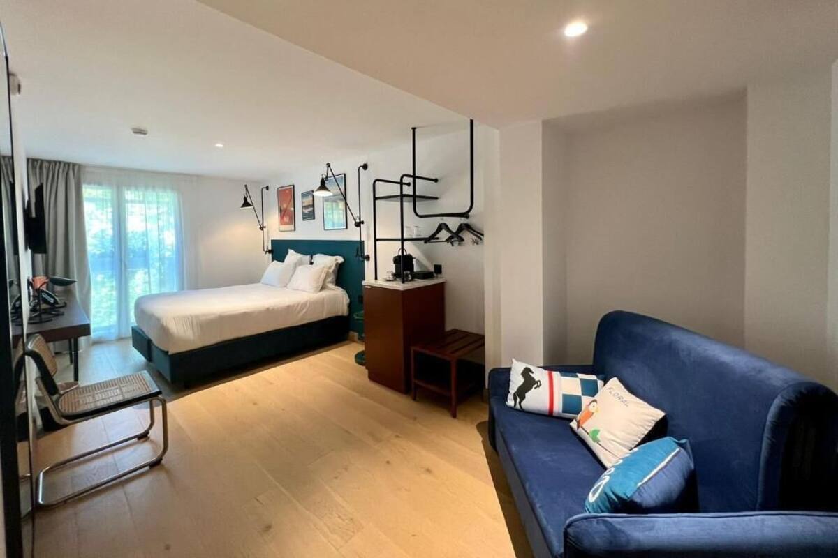 Chambre Victoria - Sofa | Sengetøy av topp kvalitet, minibarvarer (inkludert) og safe på rommet