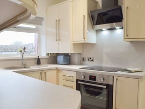 Private kitchen - Princess Court Apartment (Llanelli)