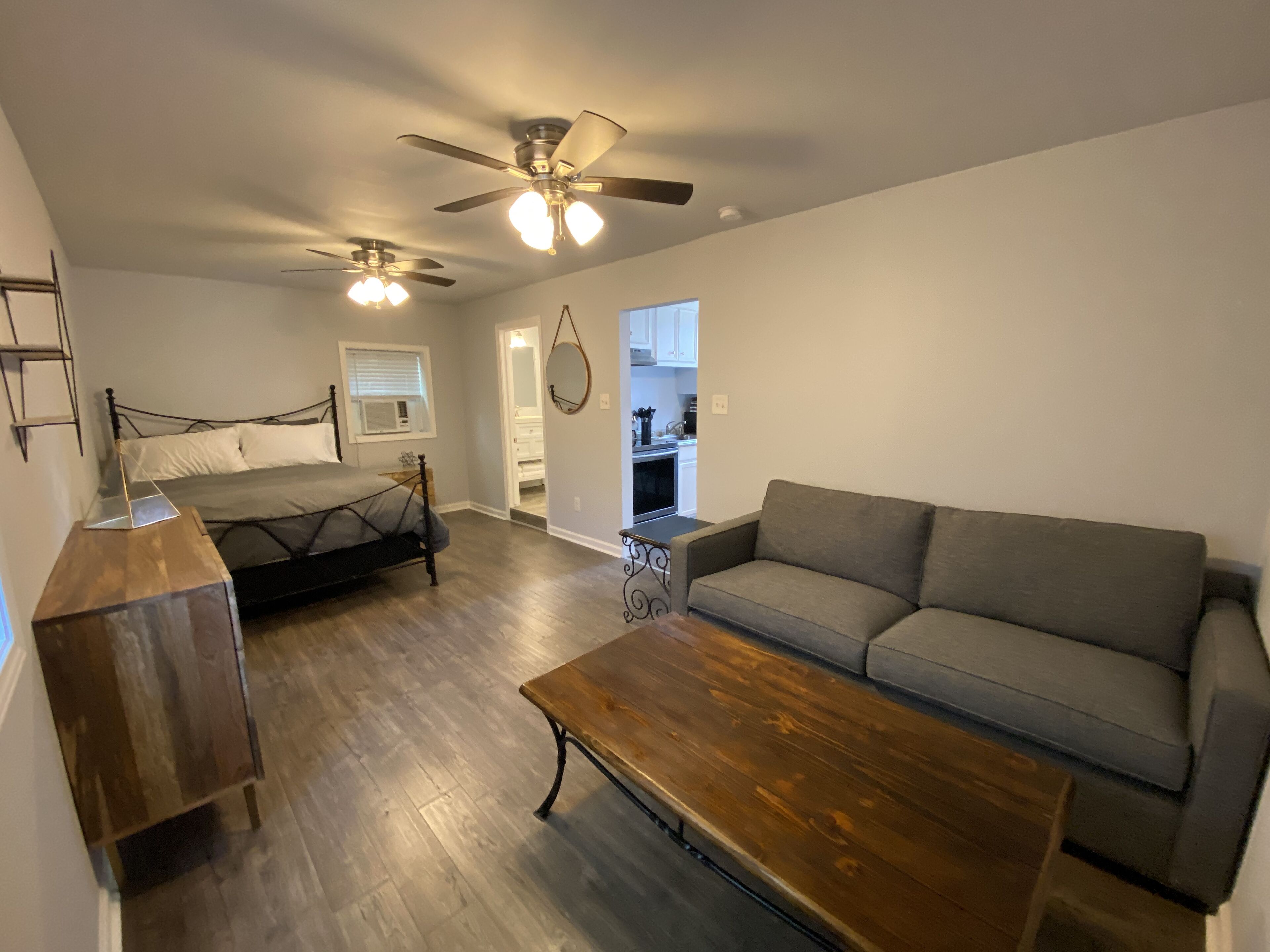 Cozy Urban Hideaway in Houston’s Arts District