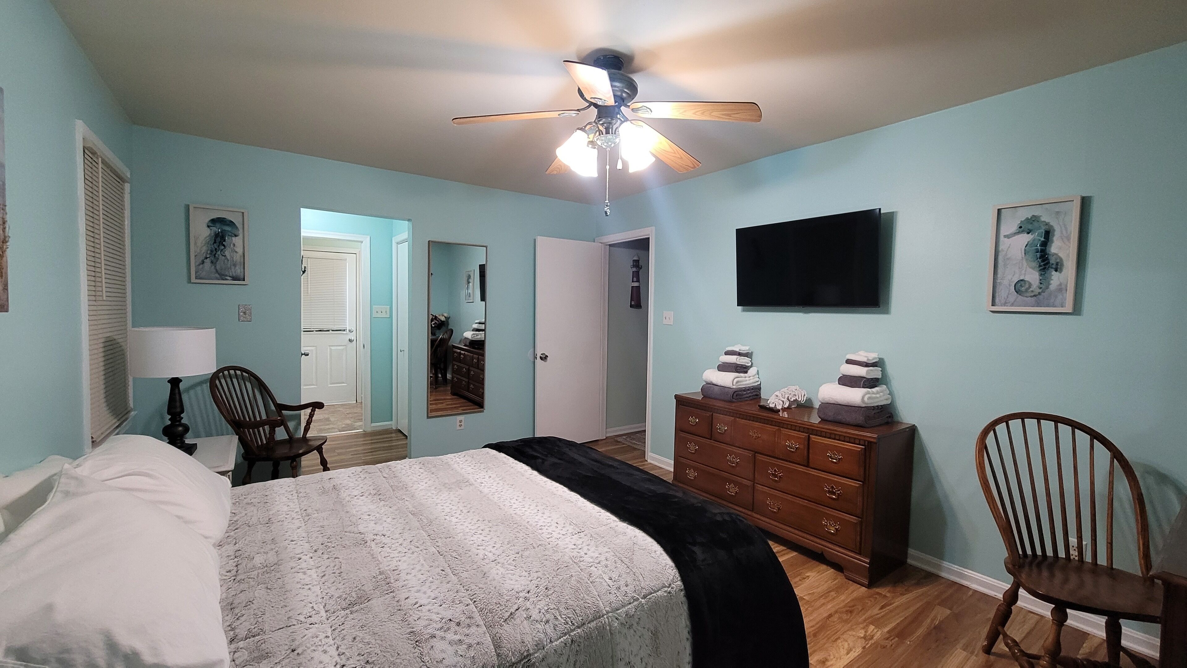 Beautifully Remodeled 3 BR, Ocean Pines, 6 miles to Ocean City