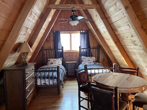 2 bedrooms, desk, free WiFi, bed sheets