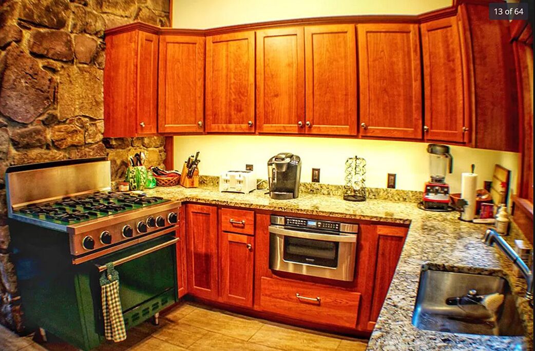 Beautiful Lakeside Log Home W/Steam Room