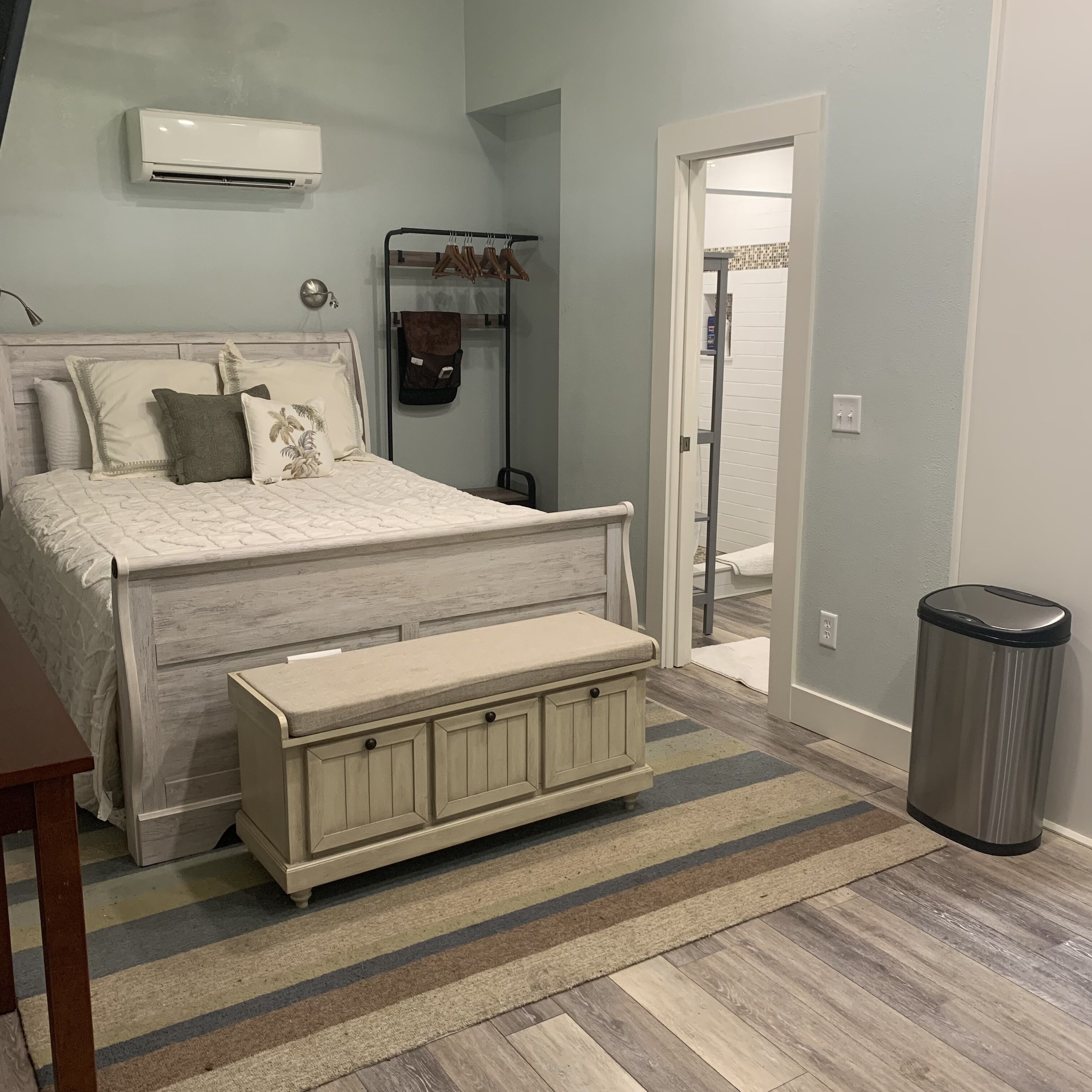 River Guest Cottage. Bring Your Boat