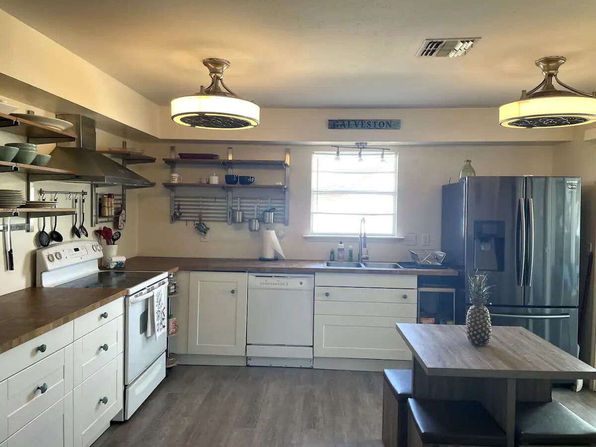 New! Casita Dorado Beach House** Walking distance to the beach