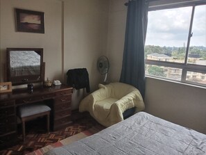 2 camere, una cassaforte in camera, una scrivania, ferro/asse da stiro