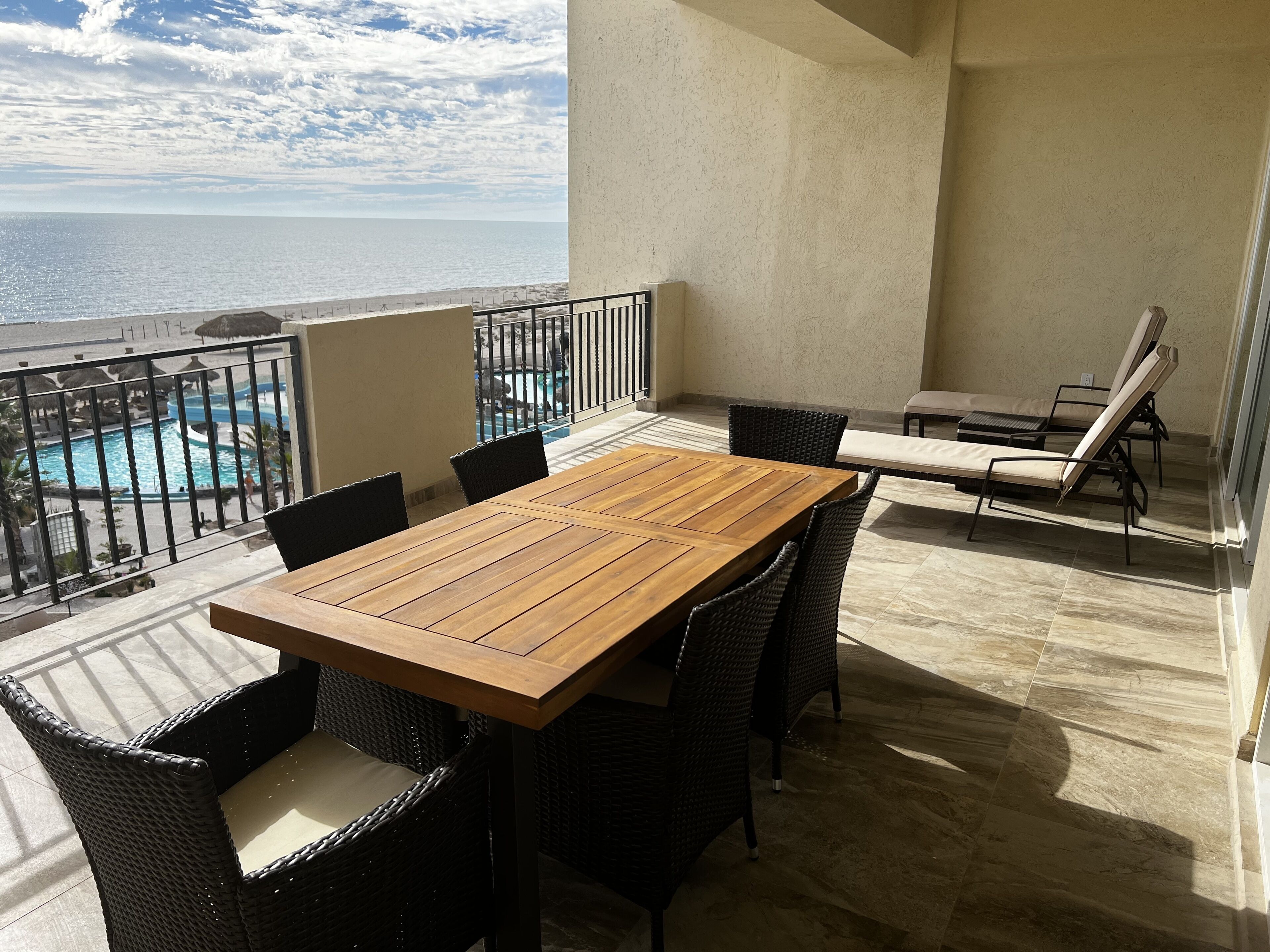 Oceanfront 3 bedroom  Luxury Condo!
