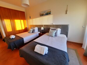 1 habitación, escritorio, tabla de planchar con plancha y wifi gratis