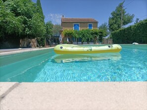 Pool - Superb apartment in the heart of Provence, near Avignon (Entraigues-sur-la-Sorgue)