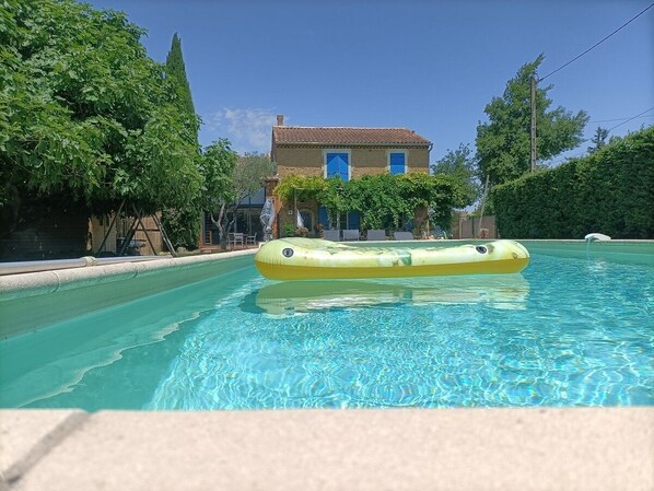 Pool - Superb apartment in the heart of Provence, near Avignon (Entraigues-sur-la-Sorgue)