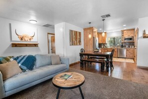 Smart TV, chimenea, videojuegos y Netflix