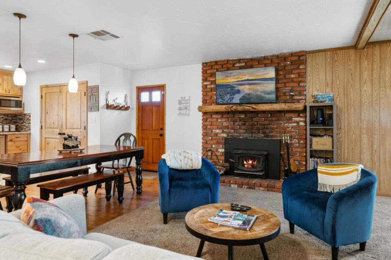 Smart TV, fireplace, Netflix, DVD player