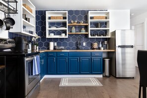 Fridge, microwave, oven, stovetop - Cozy Rural Cabin  (Delano)