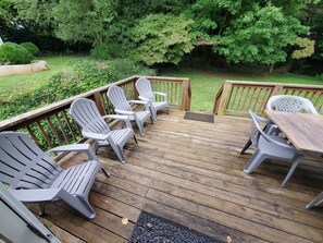 Outdoor dining - Cozy Home Less Than 5 Minutes from Liberty University - Sleeps 10 (Lynchburg)