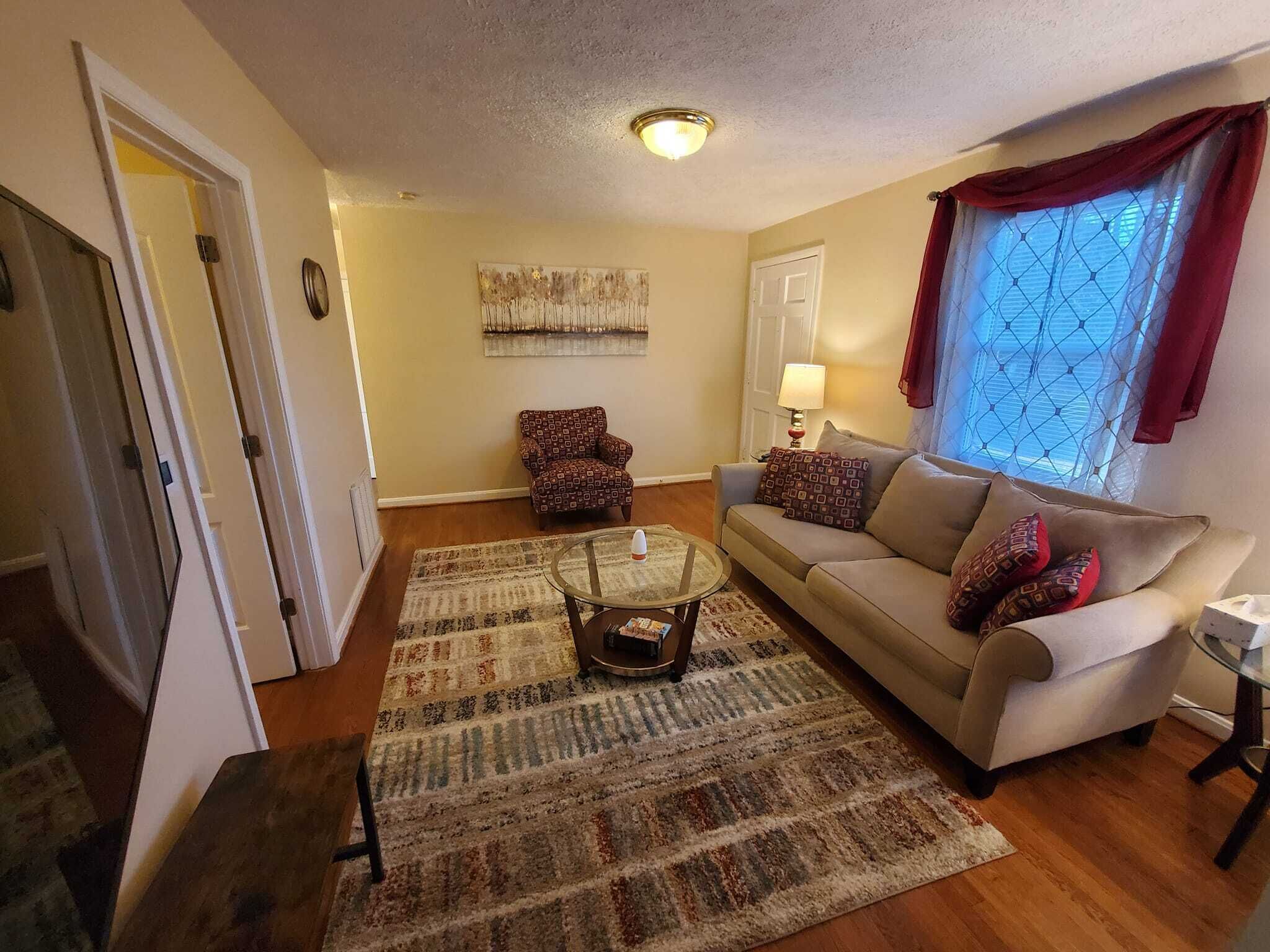 Cozy Home Less Than 5 Minutes from Liberty University - Sleeps 10