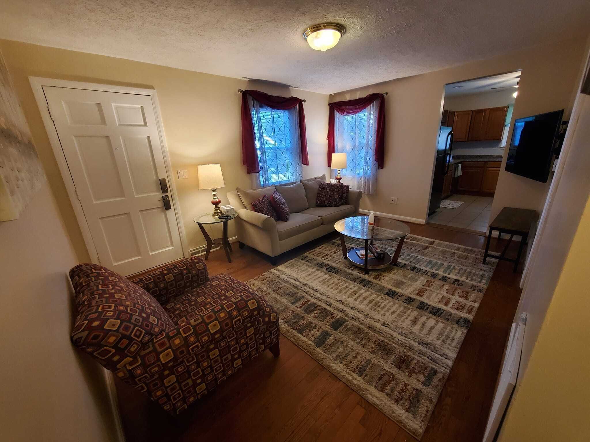 Cozy Home Less Than 5 Minutes from Liberty University - Sleeps 10