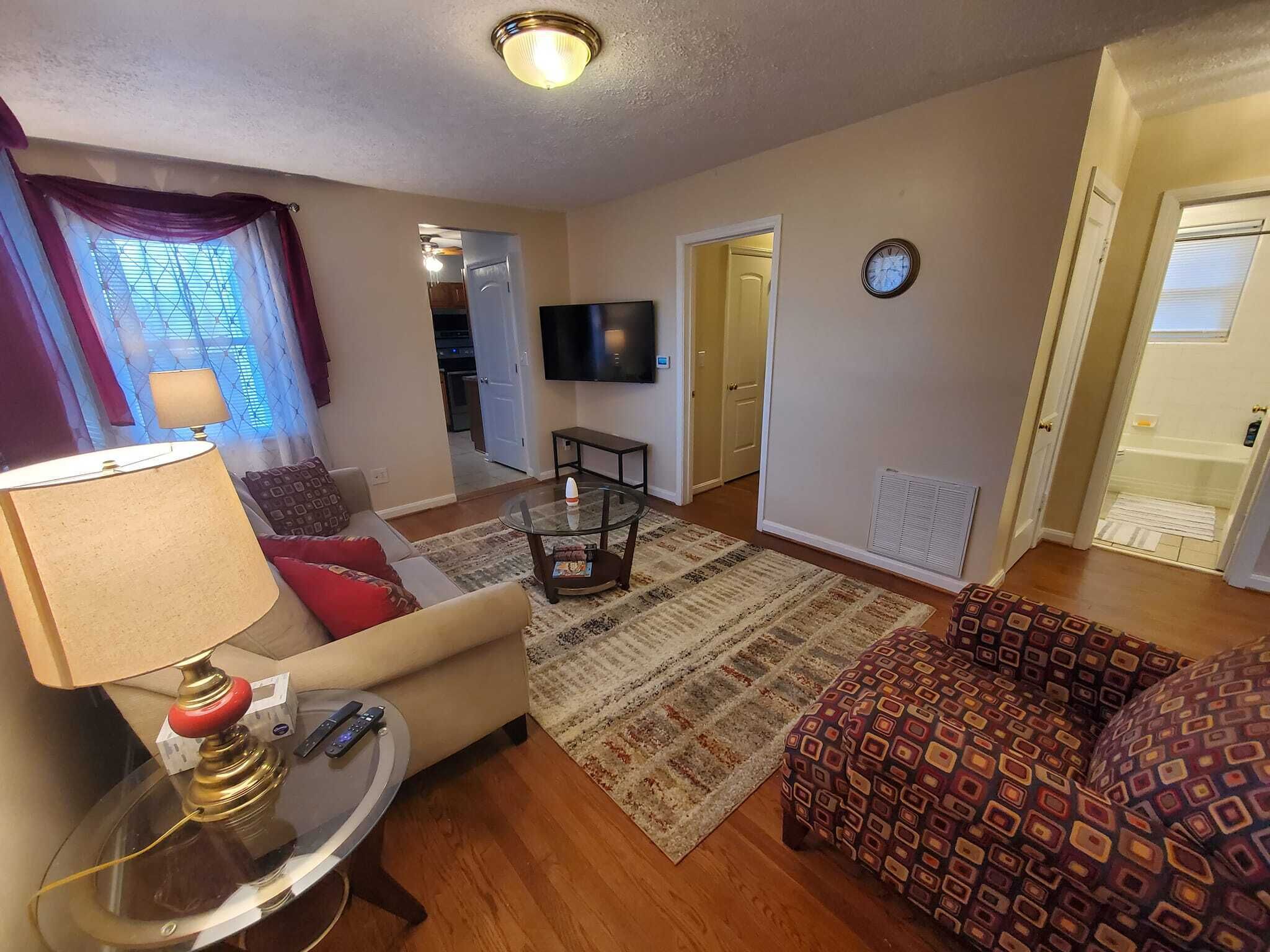 Cozy Home Less Than 5 Minutes from Liberty University - Sleeps 10