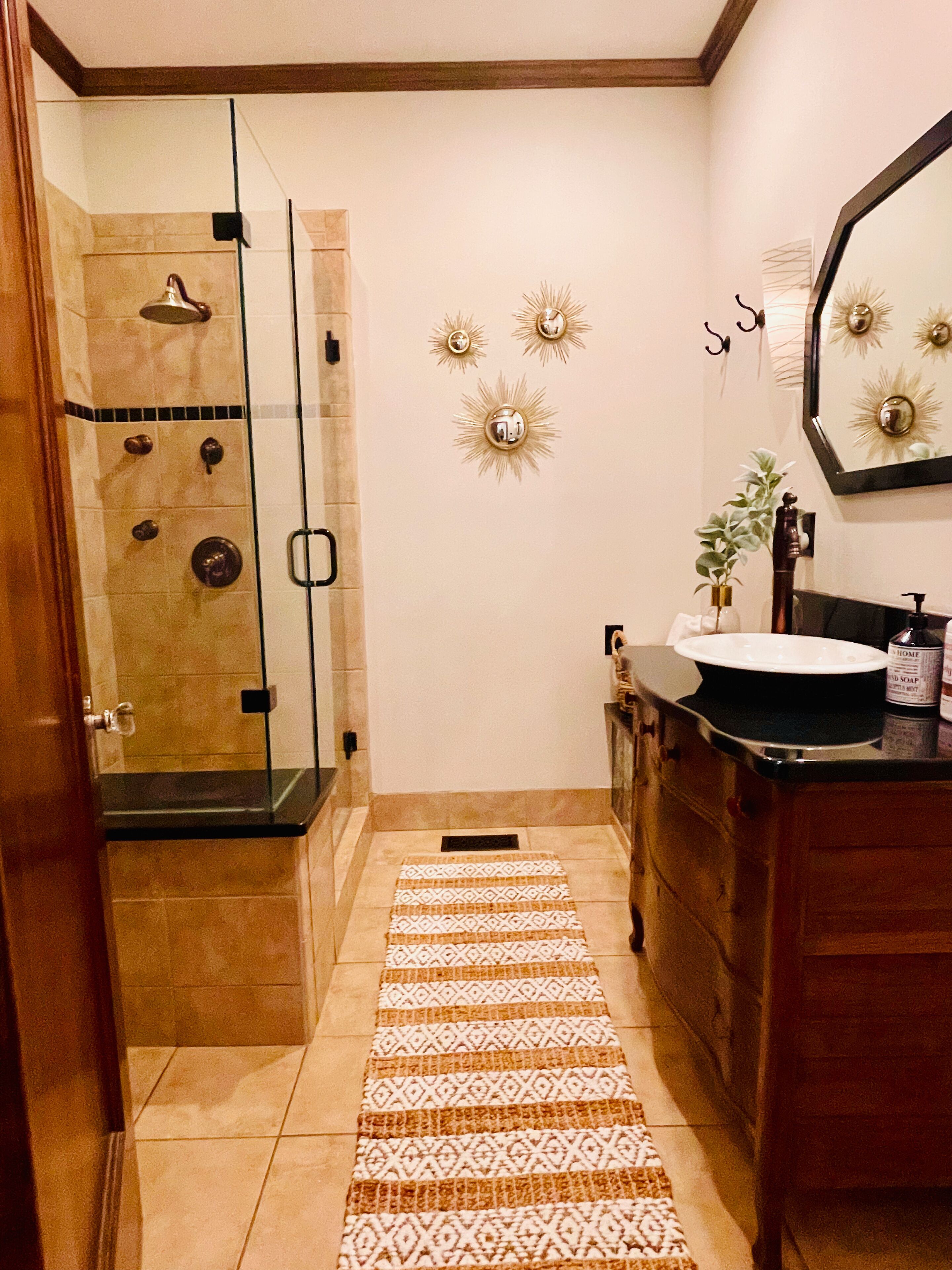 Luxury Spacious Historic Home - College Hill - 2mi. to Downtown