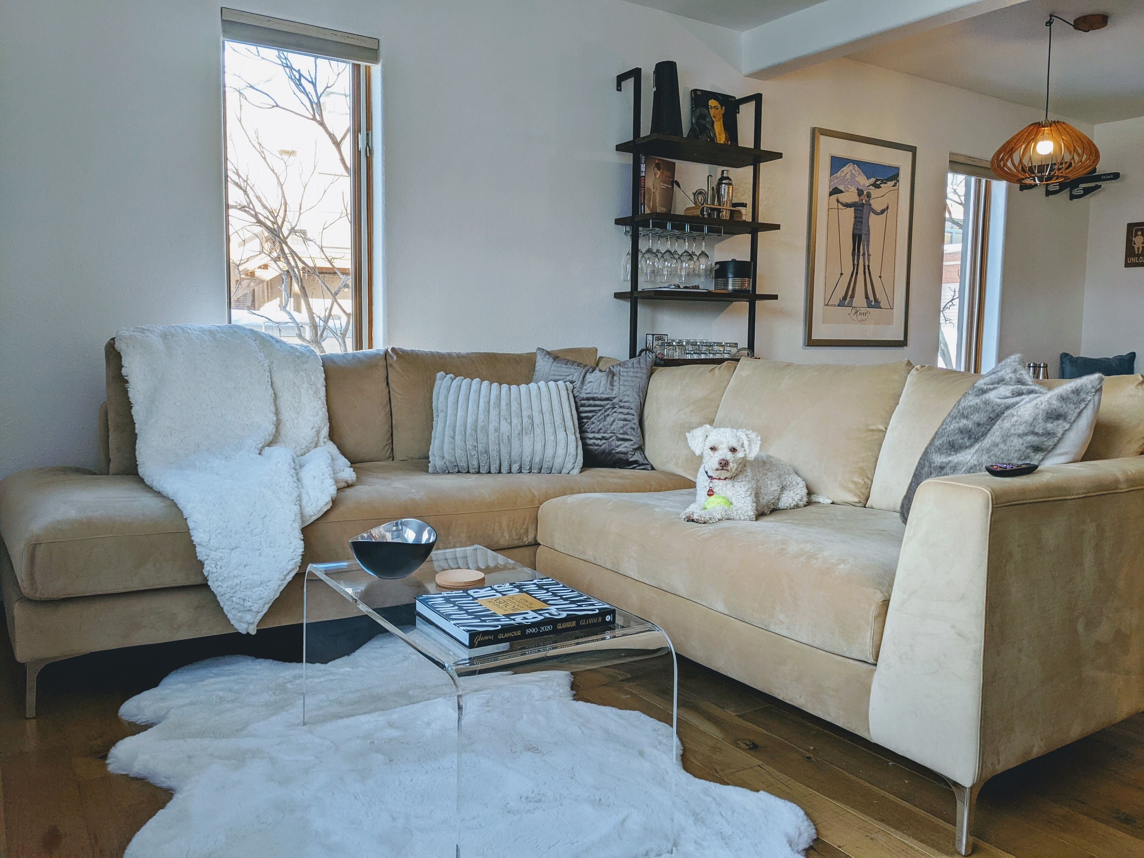Smart TV, fireplace