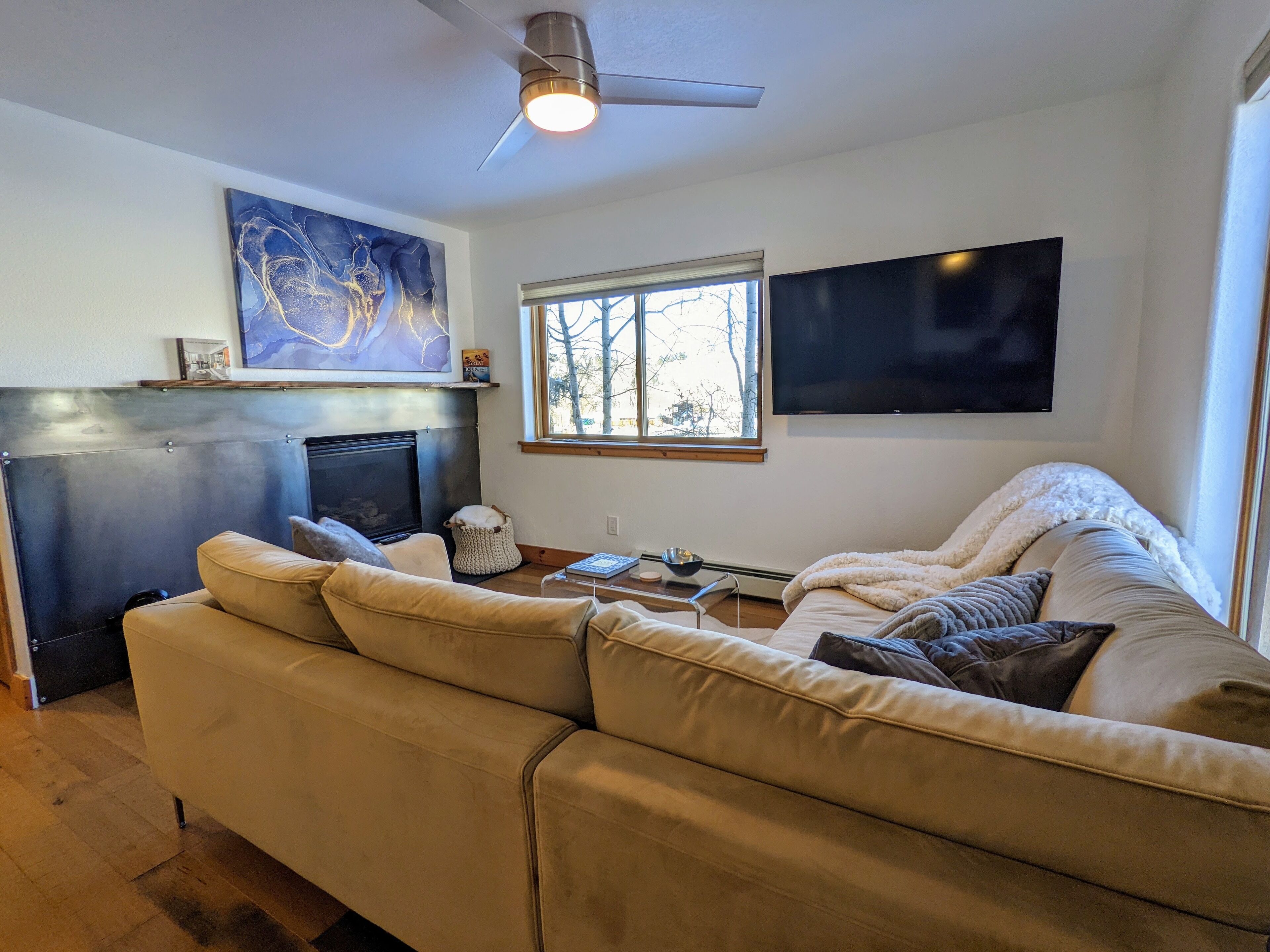 Just Renovated! Gorgeous...Cozy...Downtown.