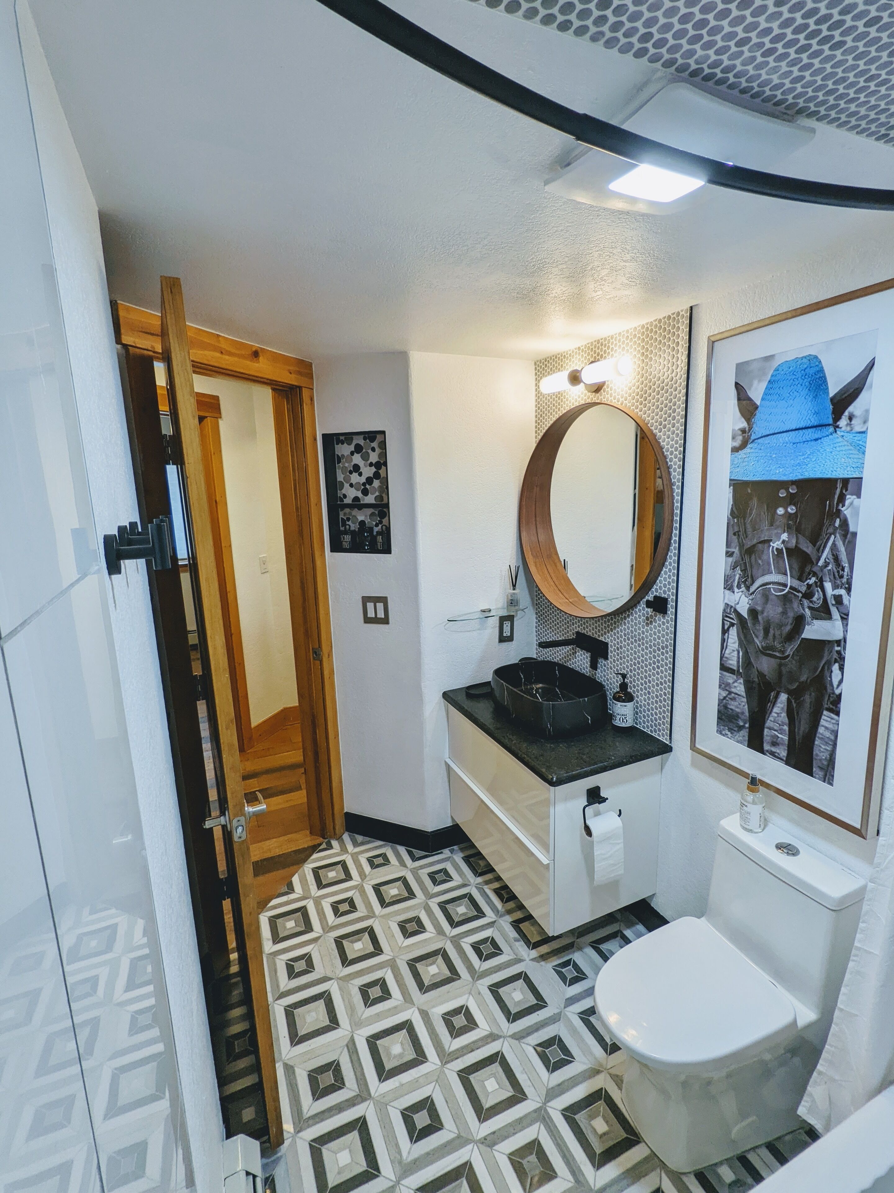 Just Renovated! Gorgeous...Cozy...Downtown.