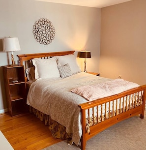 3 bedrooms, desk, iron/ironing board, travel crib