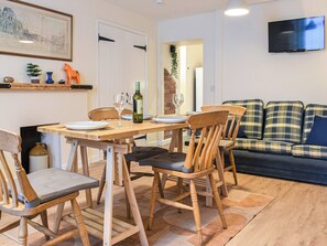 Dining - 2 bedroom accommodation in South Molton (South Molton)
