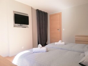 3 makuuhuonetta, silitysrauta/-lauta, ilmainen Wi-Fi, vuodevaatteet