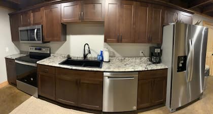 New listing! Newly renovated barndominium! Peaceful, quiet stay!