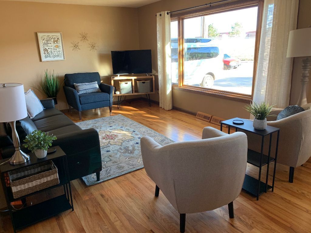 Newly furnished 4 Bed, 2 bath, home in quiet neighborhood