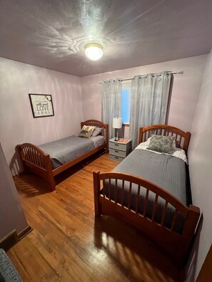 4 bedrooms, iron/ironing board, free WiFi, bed sheets