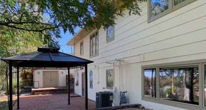 Newly furnished 4 Bed, 2 bath, home in quiet neighborhood