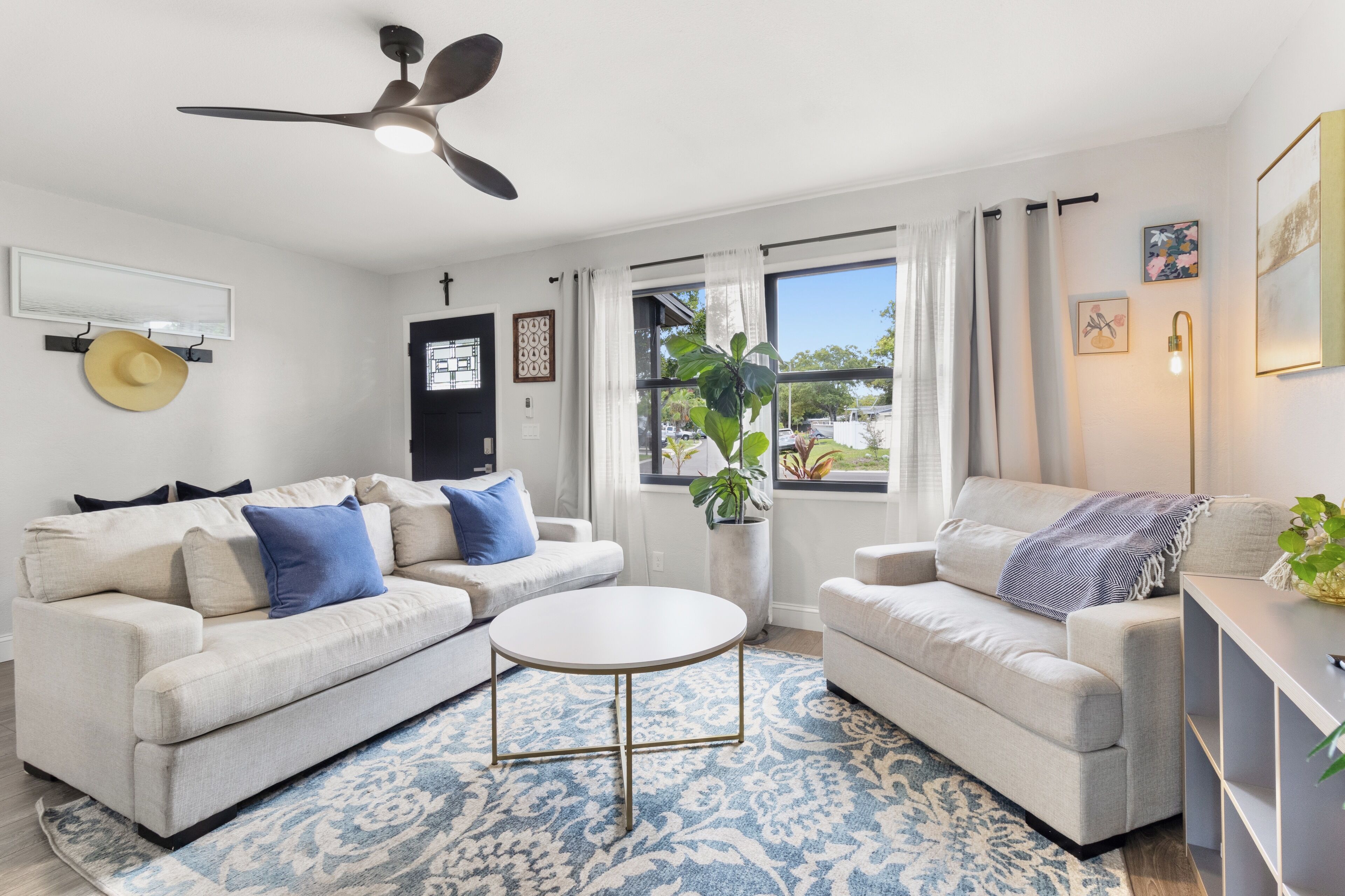 Clean & Cozy Home Large Fenced Yard Minutes to Madeira Beach