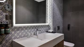 Shower, hair dryer, slippers, bidet