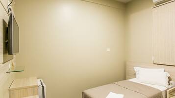 Quarto standard | Escrivaninha, espaço de trabalho para notebook, cortinas blackout