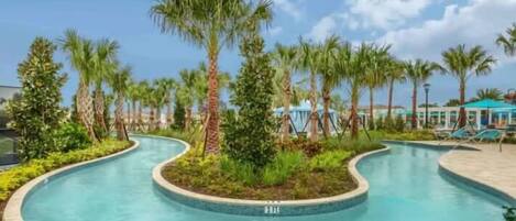 حمّام سباحة مُدفَّأ